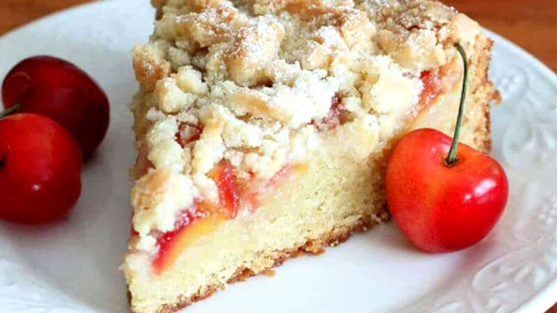 Tort cu cireșe și marțipan, curcubeu pe cerul gurii. Rețeta vă va cuceri de la prima înghițitură