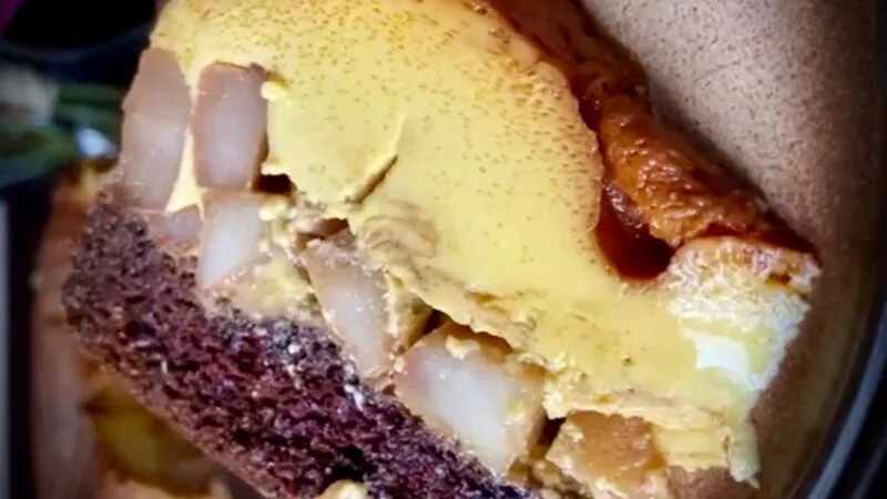 Tort de mere cu cremă de zahăr ars – un desert de duminică, fin și aromat