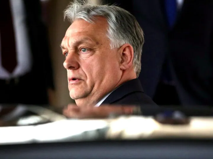 Orbán, cântec cu mesaj tăios la Cluj: „Să-și ia casa, noi oricum rămânem aici”