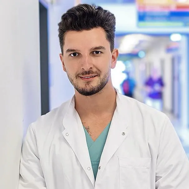 După moartea fetiței de 2 ani, un medic ATI român din Germania avertizează: „Nu există în România un protocol”