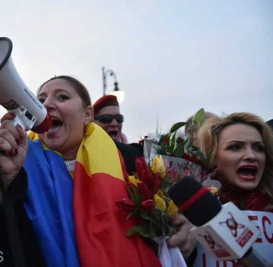 Amalia Bellantoni, fostă membră SOS România, reținută alături de soț pentru tâlhărie. Au bătut doi bătrâni