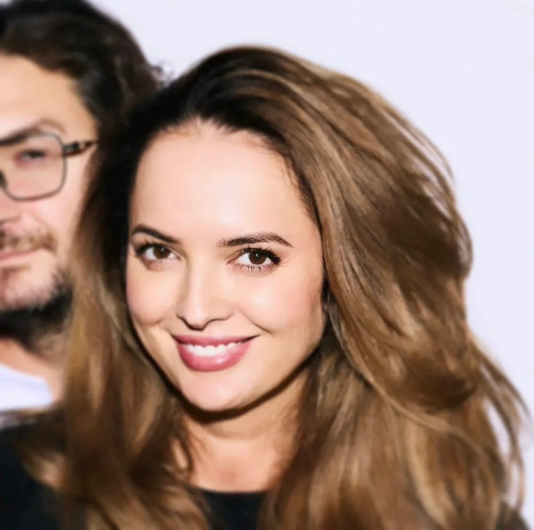 Chef-ul care și-a gătit casa pentru sărbătorile prezente și viitoare. Are și bradul împodobit