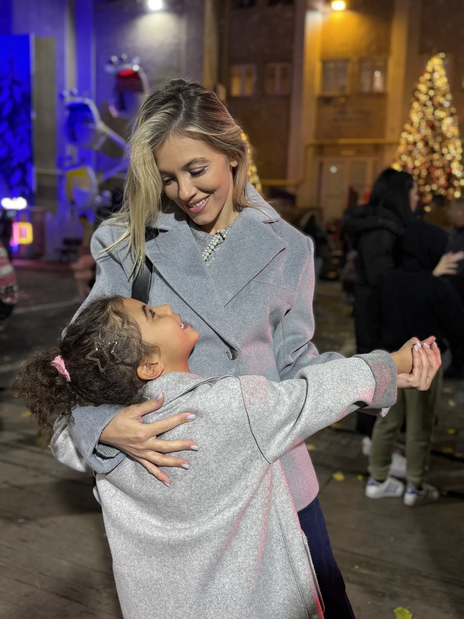 Fiica lui Cabral, pe podiumul de premiere alături de mezina Elenei Băsescu. Mama Andreea Ibacka i-a dat o lecție prețioasă