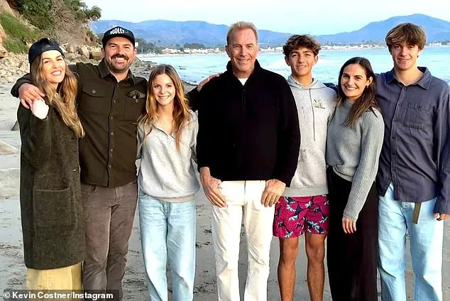 Kevin Costner, trist înainte de sărbători. Motivul e legat de copii și fosta soție