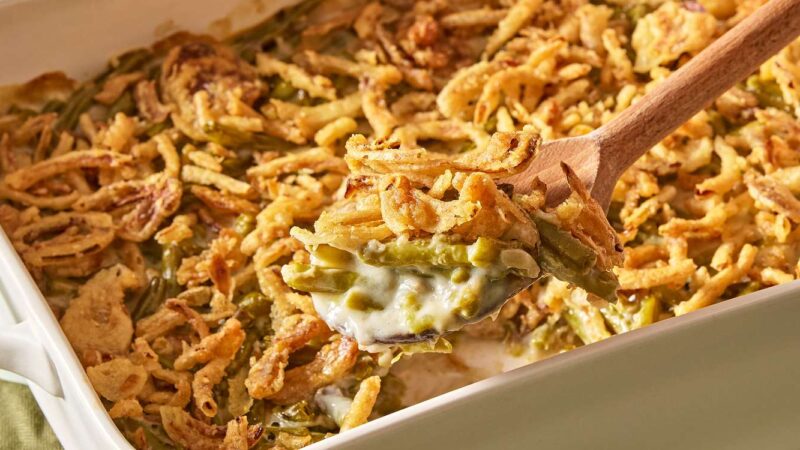 Asta mănâncă surorile Kardashian când merg la Kris Jenner acasă: rețeta de fasole verde la cuptor care face furori în America