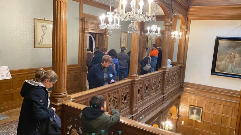 Castelul Peleș se redeschide pentru turiști. Publicăm programul de vizitare