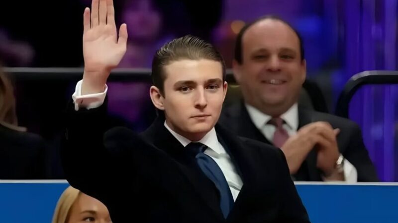 Dezbatere în America despre ce au citit experții pe buzele lui Barron Trump când s-a adresat lui Biden