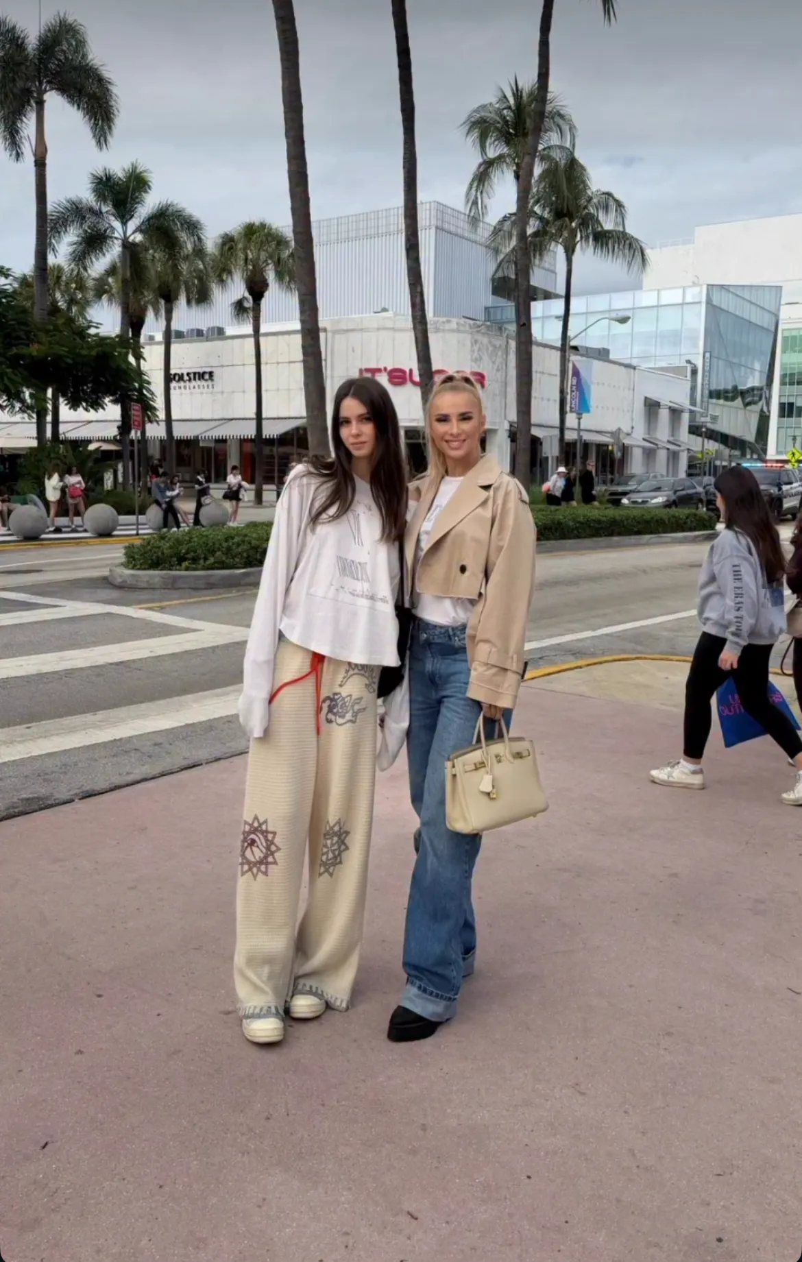 Rebecca, fiica Anamariei Prodan, intră în familie de milionari. Impresara se pune bine cu viitorul cuscru. Exclusiv 