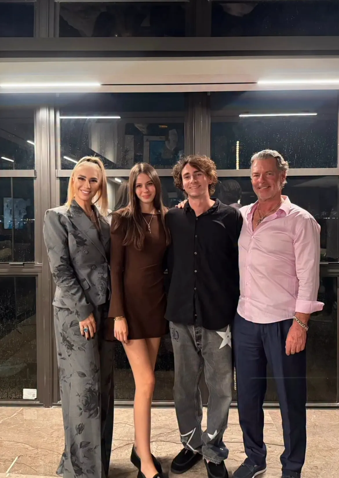 Rebecca, fiica Anamariei Prodan, intră în familie de milionari. Impresara se pune bine cu viitorul cuscru. Exclusiv 