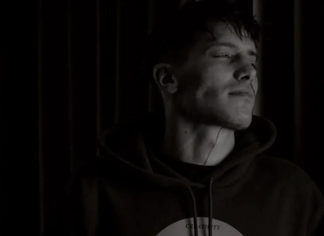 Daciana Sârbu, o nouă victimă pentru iubițelul tinerel. Bărbatul se pare că are și probleme cu legea