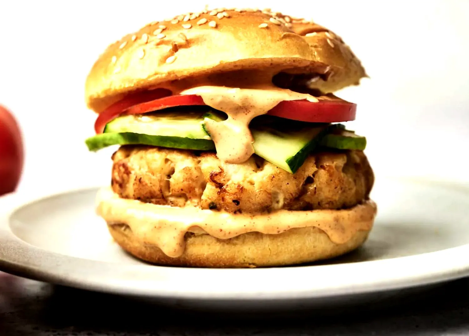 Hamburgerul de pește, o delicatesă care schimbă gustul Postului Crăciunului. Rețeta e un omagiu culinar adus mării