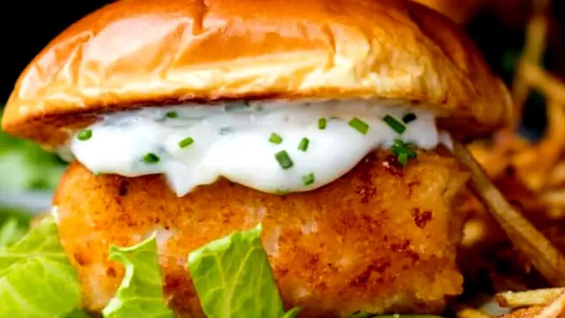 Hamburgerul de pește, o delicatesă. Rețeta e un omagiu culinar adus mării