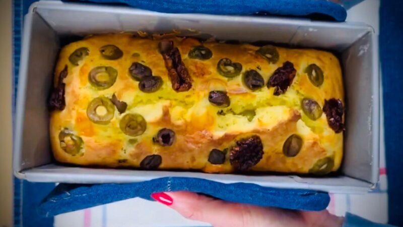 Chec sărat ideal pentru aperitiv sau cină. Este pufos, gustos și incredibil de ușor de preparat