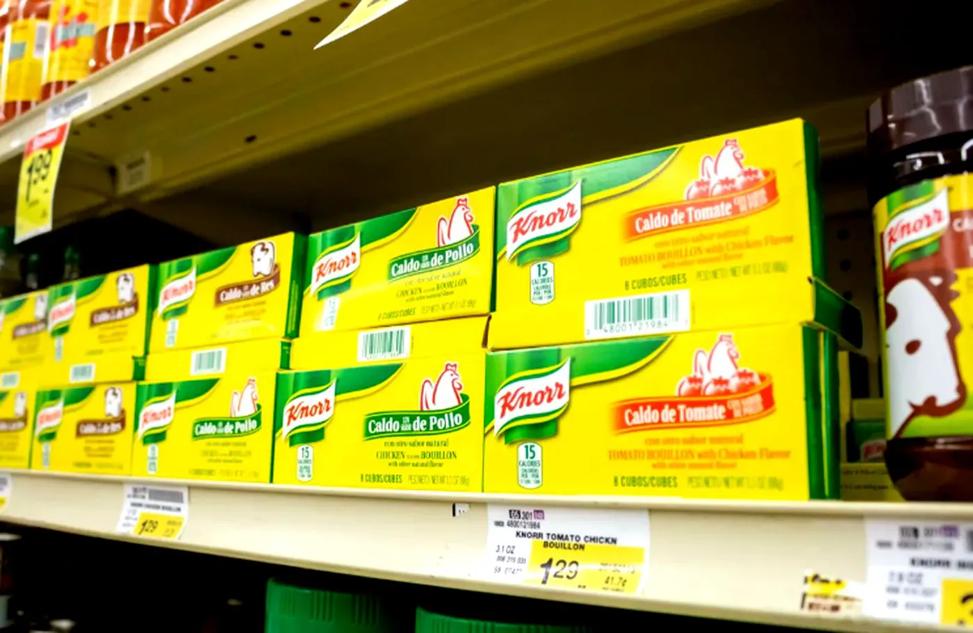 Alertă în supermarket. Condimente cu fragmente de metal și cauciuc scoase de pe piață