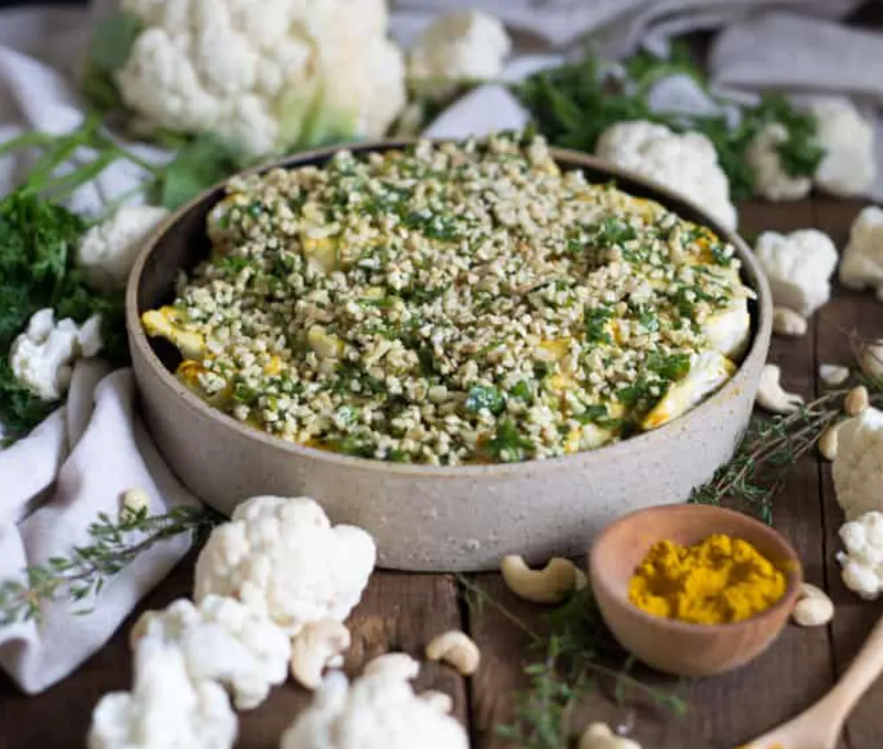 Rețeta care vă cucerește. Conopidă în crustă de caju și curry