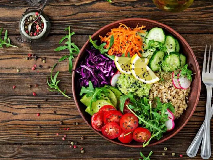 Ce doriți să comandați? Aș vrea un meniu de dietă, dar să fie gustos, să nu mă îngrașe. Ce recomandă chelnerul