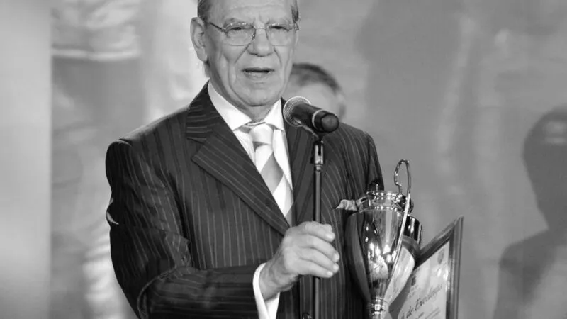 Emeric Ienei a murit. Legendarul fotbalist a ajuns în spital, dar medicii nu au mai avut ce face