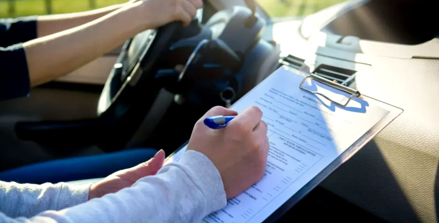 Bulă, îmi pare rău. Am picat examenul de conducere. Asta e, Bubulino, dar ce ți-a căzut? Râzi cu lacrimi ce răspunde