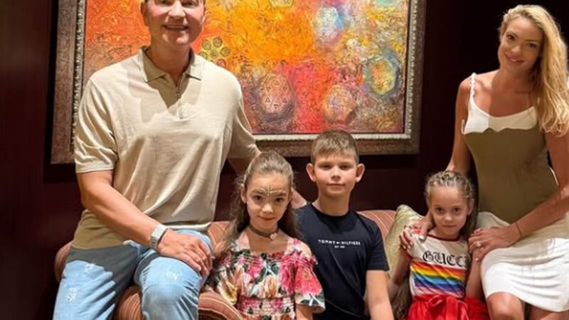 Valentina Pelinel și Cristi Borcea au furat startul Crăciunului. S-a lăsat cu multă veselie. Video