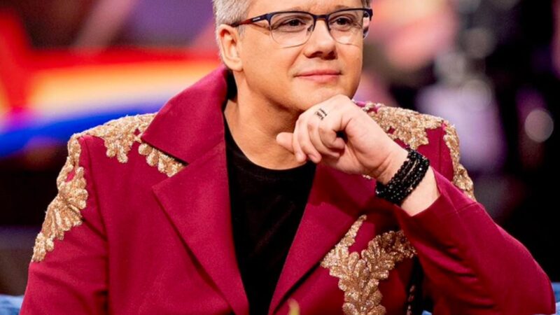 Fuego povestește cu umor cum a ajuns glob de Crăciun în bradul primăriei. Leșini de râs