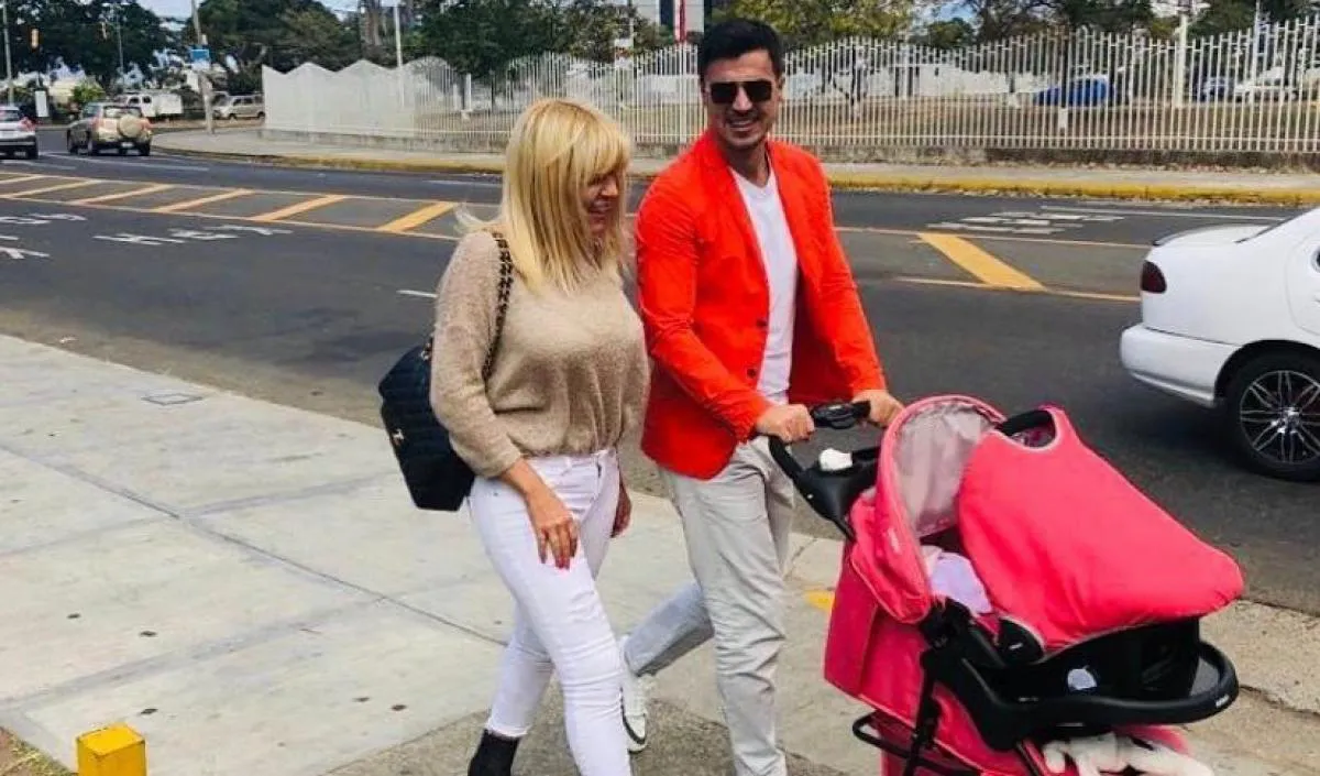 Elena Udrea se reîntoarce în locul unde s-a născut fiica sa, Eva. Vrea să îi explice de ce au fost despărțite atâta timp