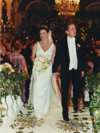 Catherine Zeta-Jones arată cum a fost la prima întâlnire cu Michael Douglas. El i-a spus din start că sunt suflete pereche și se vede