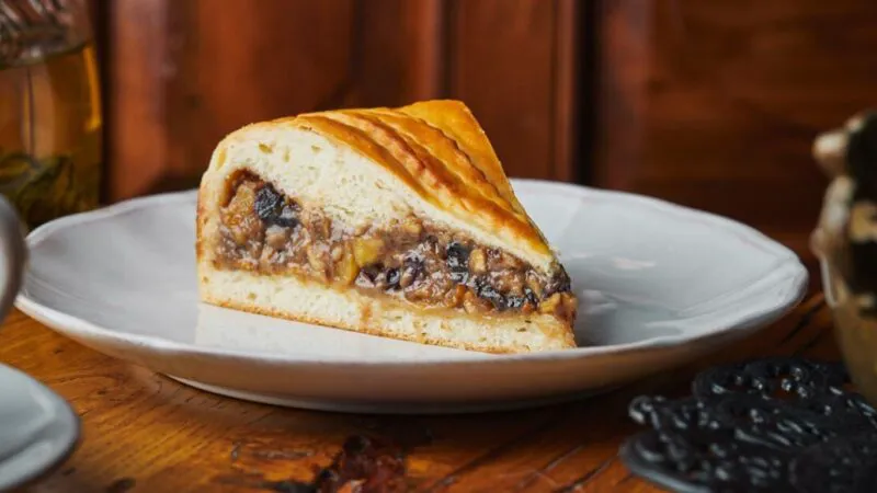 Plăcintă cu fructe uscate și nuci, o minunăție a rusoaicelor din Postul Crăciunului. Rețeta o să vă meargă la suflet