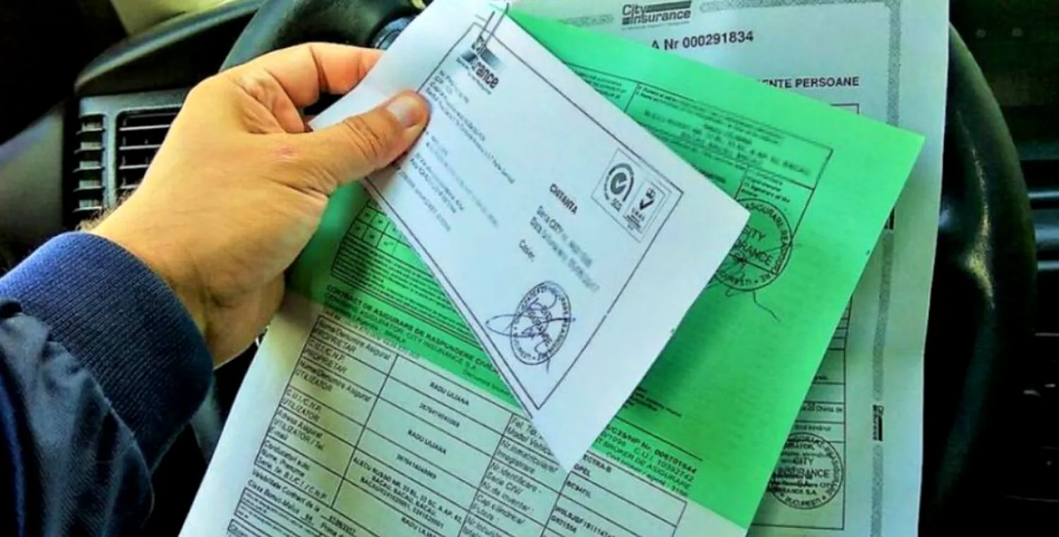 Palmă grea pentru românii cu mașini. Se scumpesc din nou polițele RCA