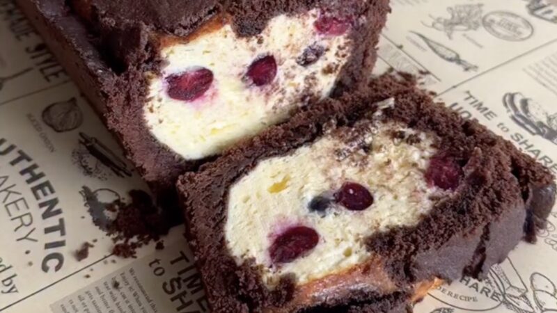 Prăjitură sfărâmată cu afine