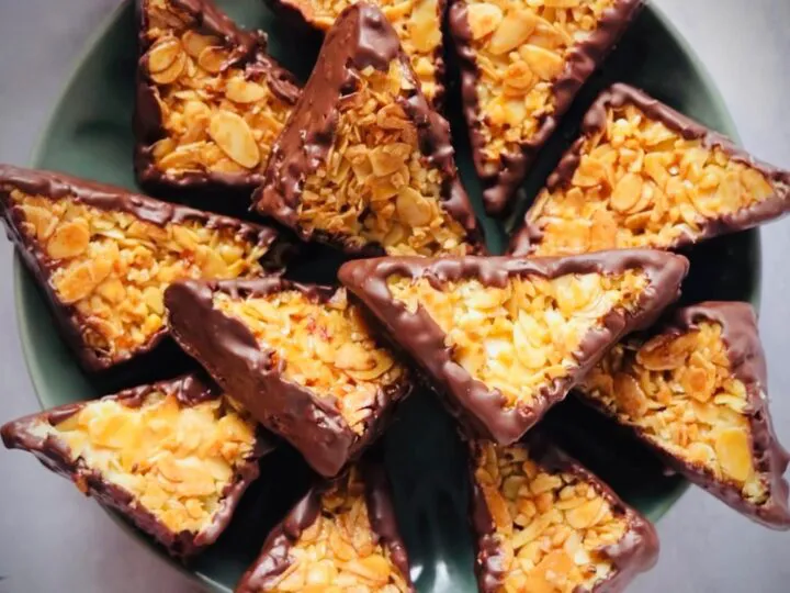 Prăjitură în colțuri cu migdale – perfectă pentru sărbători