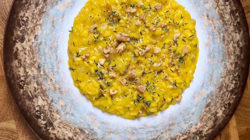 Rețeta specială de risotto cu pere și șofran a unui chef renumit din Italia