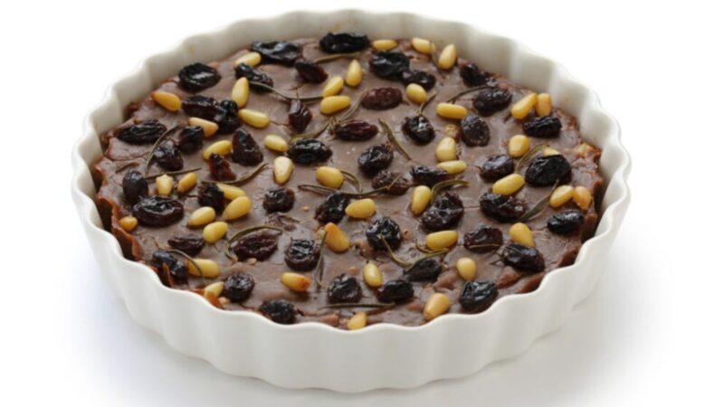 Tartă toscană din făină de castane, desertul simplu care cucerește această toamnă. Rețeta e atestată documentar din secolul al XVI-lea