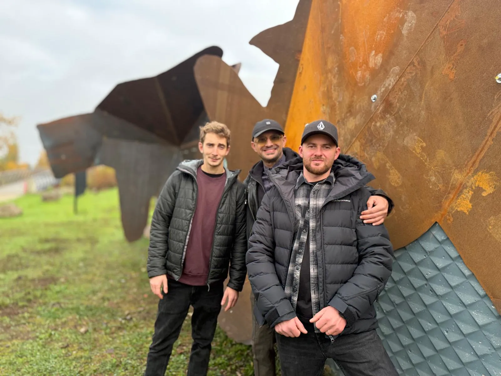 Sculptori români înfrumusețează un fost oraș minier din Franța. Viziunea municipalității din Méricourt ar putea fi luată exemplu