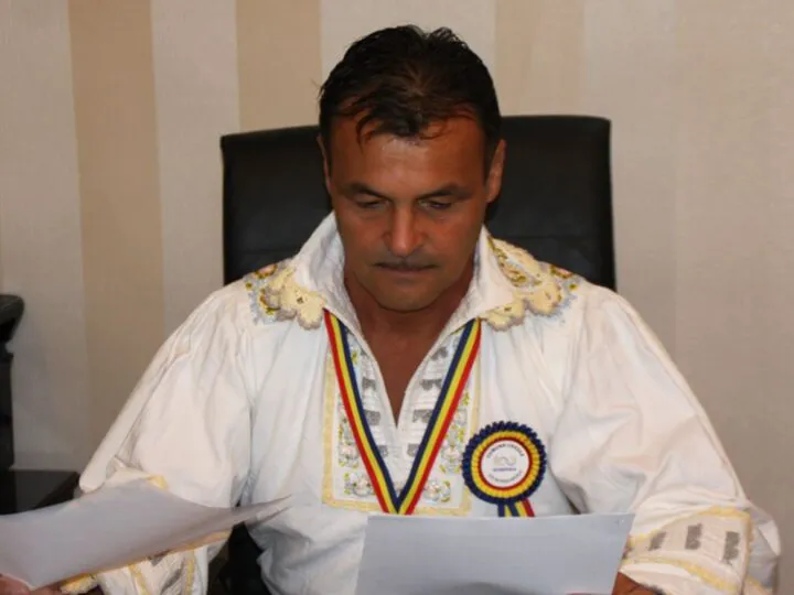 Primarul iubăreț din Livezile a primit vești de la Tribunal. Ce se întâmplă cu arestul preventiv