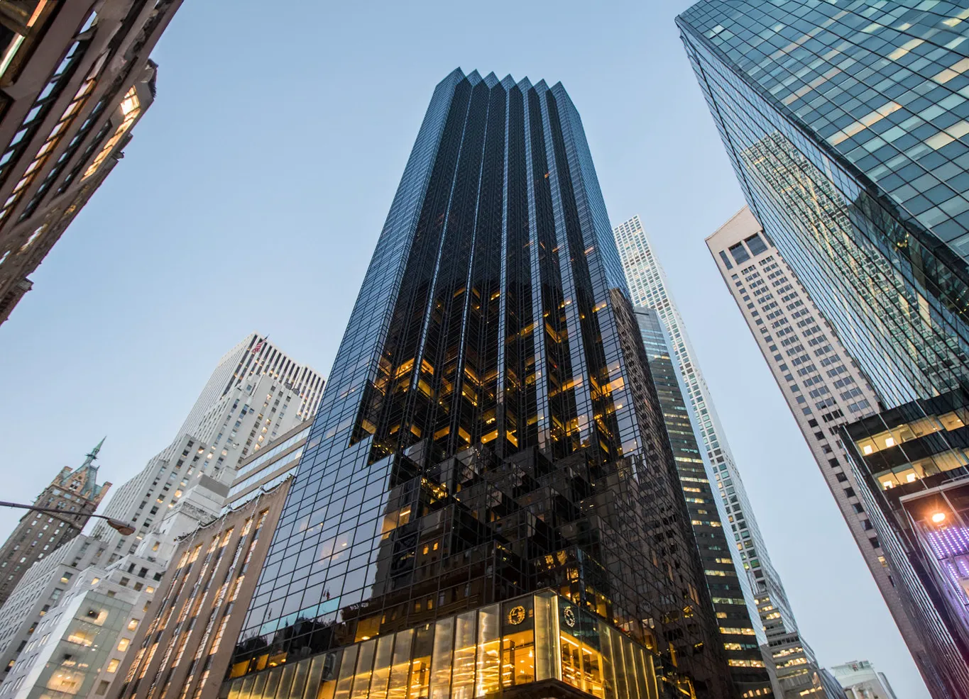 Nici Trump Tower nu mai e ce-a fost: lux de milioane, probleme ca-n București!