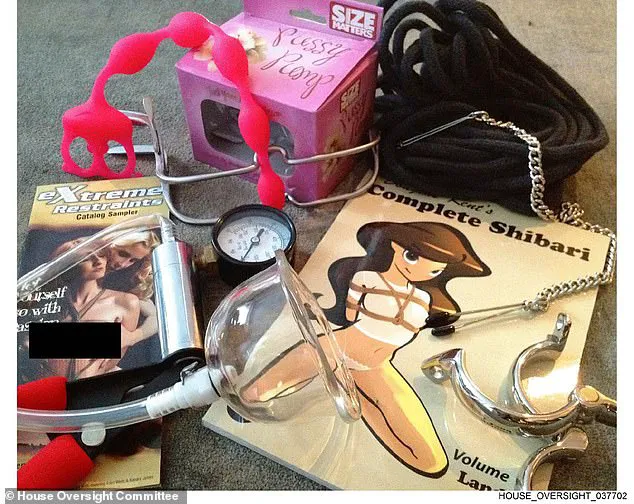 Imagini cu Trump, Epstein și bizarele prezervative cu chipul președintelui ies la lumină! Scandalul zguduie America