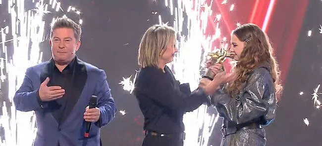 Alessia Pop, câștigătoarea Vocea României, felicitată de Patricia Kaas. După imnul rromilor, a ales o altă piesă grea