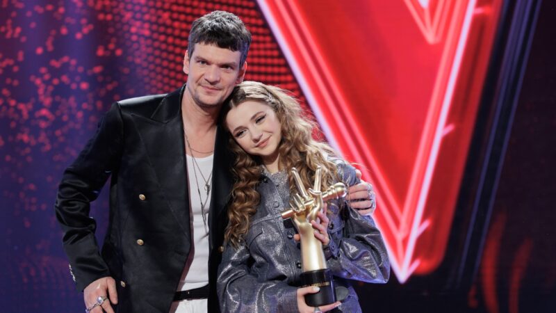 Alessia Pop, câștigătoarea Vocea României, felicitată de Patricia Kaas. După imnul rromilor, a ales o altă piesă grea