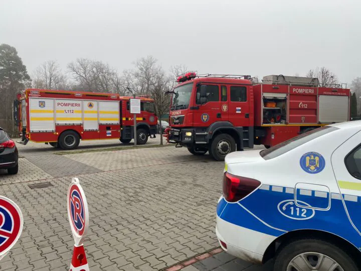 S-a prăbușit tavanul peste oameni într-o piscină a unui hotel din Sibiu. S-au chemat scafandrii