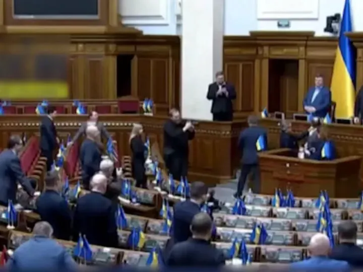 Scandal cu încăierare în Parlamentul ucrainean. Ședința Radei Supreme s-a transformat în haos