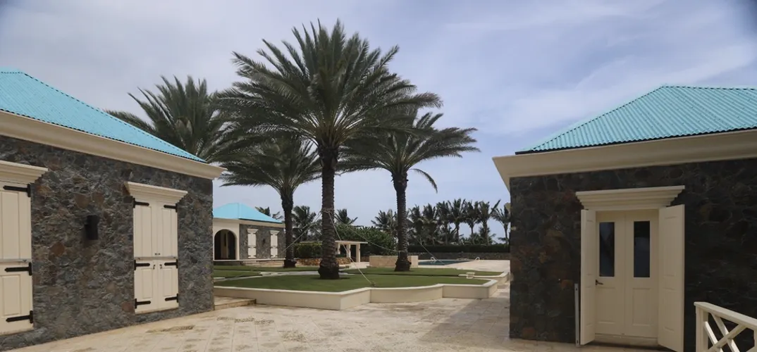 Imagini șocante de pe „Insula Pedofililor”! Ce au găsit anchetatorii în camerele secrete ale lui Jeffrey Epstein