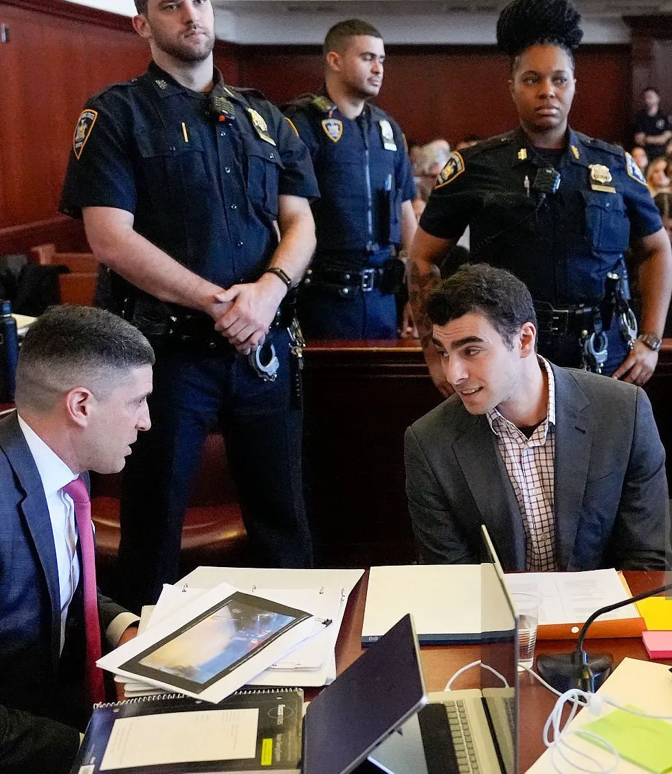 Zile importante pentru Luigi Mangione, ucigașul CEO-ului de la compania de asigurări medicale. Fanii l-au așteptat la Tribunal 