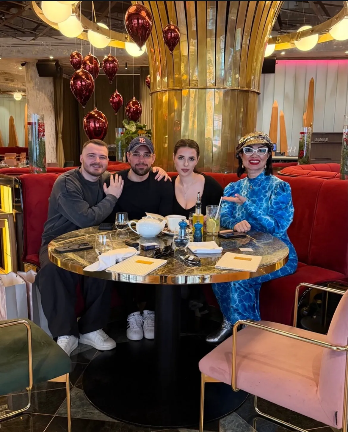 Cum arată fiul Ozanei Barabancea, la șapte luni de la infarctul suferit. Mama și sora îi sunt alături