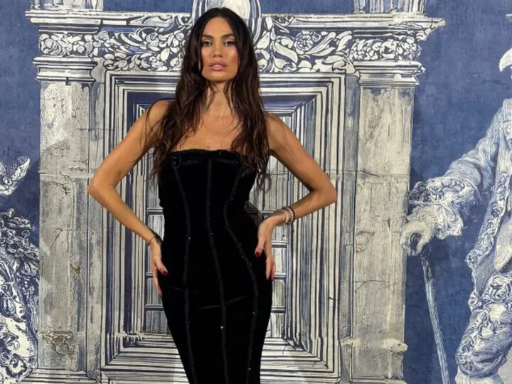 Alina Pușcău s-a pus cu burta pe carte. Vrea să demonstreze că nu e doar frumoasă, ci și deșteaptă