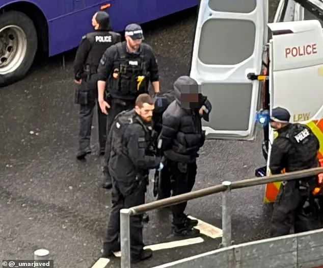 Horia Brenciu a nimerit pe aeroportul din Londra în timpul unor arestări