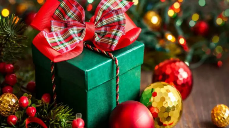 Să nu cumva să dăruiești de Crăciun lenjerie intimă! Dacă totuși o faci, pune lângă ea o monedă