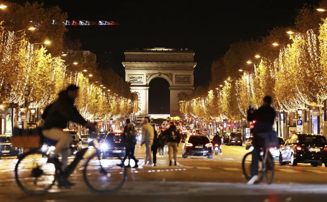 Târgurile de Crăciun sub supraveghere armată: anulări și măsuri anti-teroriste în Europa