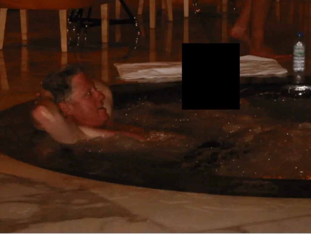 Dosarele Epstein, publice. Apar și fotografii compromițătoare cu Bill Clinton