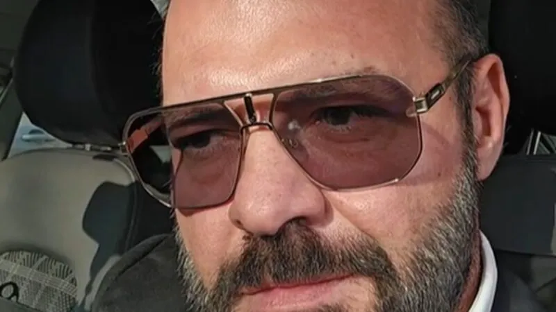 Cornel Păsat, nou episod în destrămarea căsniciei. Ea vrea mulți bani la divorț, el nu-i dă și rămâne cu casa