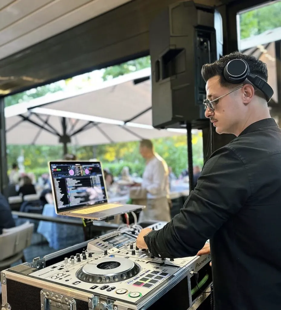 Ce le-a pregătit Simona Halep turiștilor care vin la hotelul ei de Revelion. Anul trecut s-a dezlănțuit alături de Loredana Groza